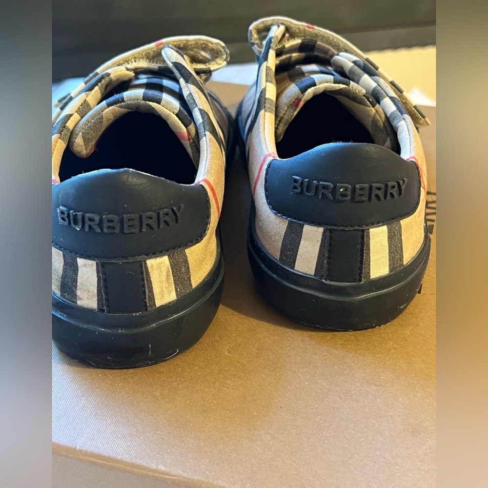 COPY - Boys Burberry shoes size 31 which is equivalent to 13/13.5 kids